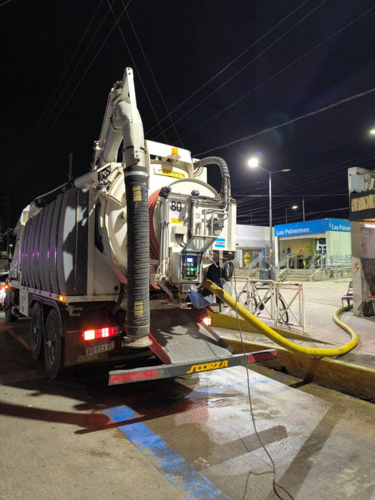 camión hidrojet para limpieza y desagote